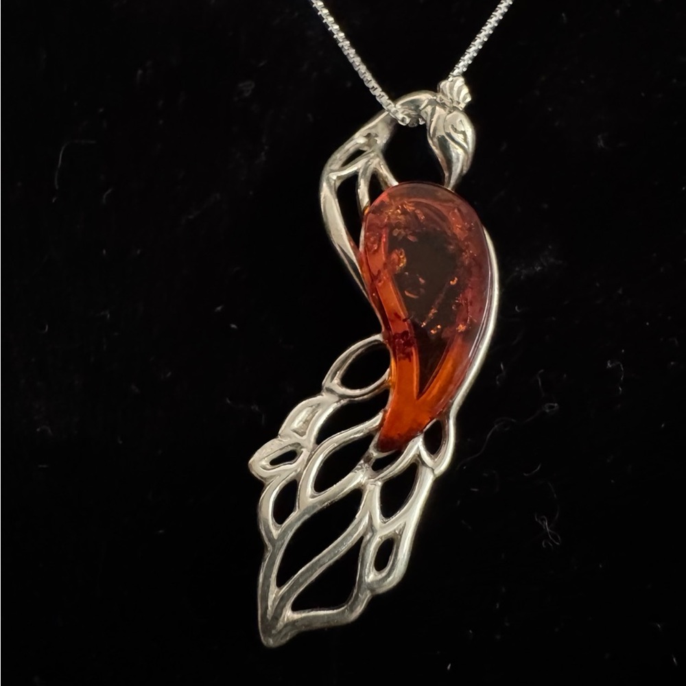 Elegant sterling Silver and genuine Amber Pendant Necklace